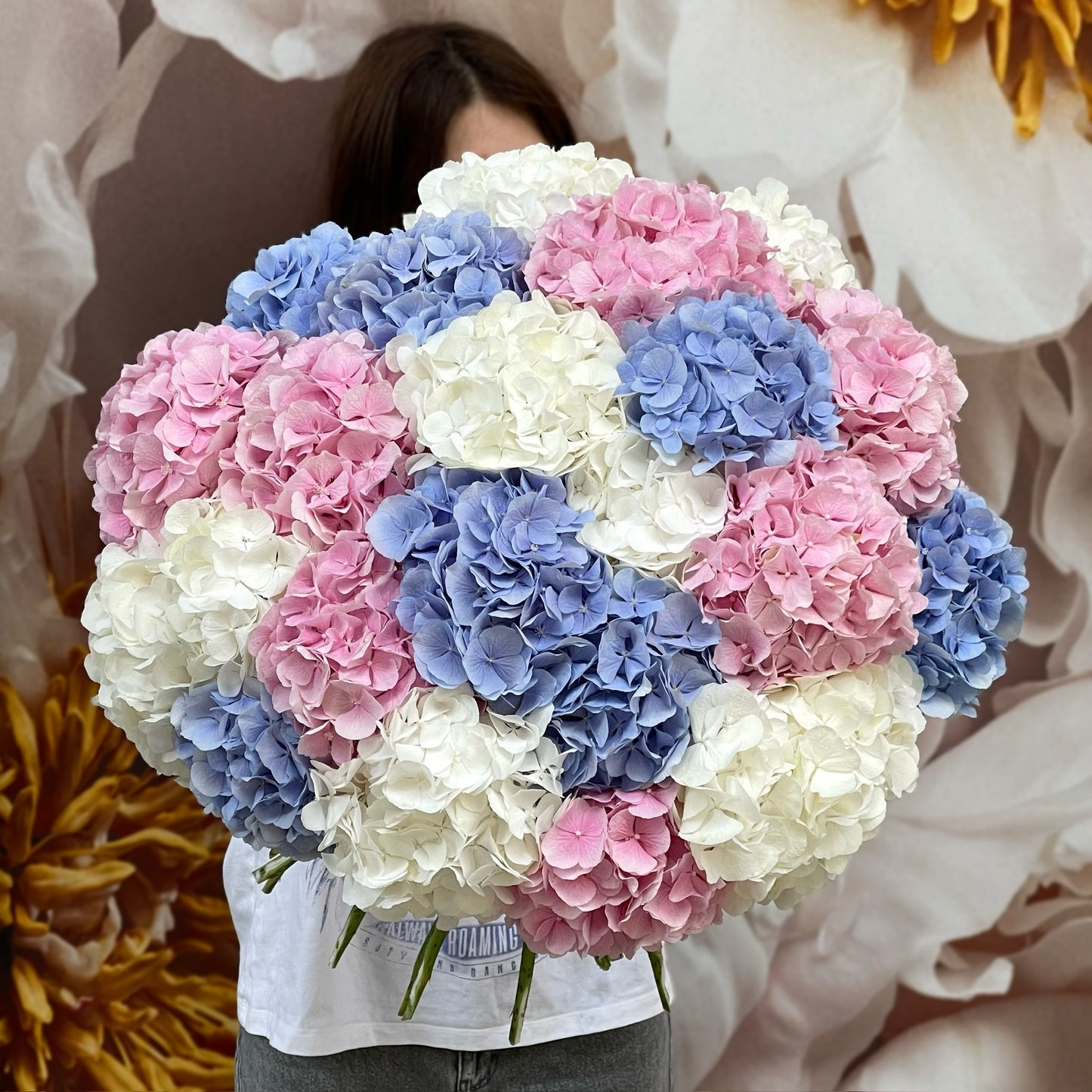 
                  
                    Микс букет гортензий
                  
                