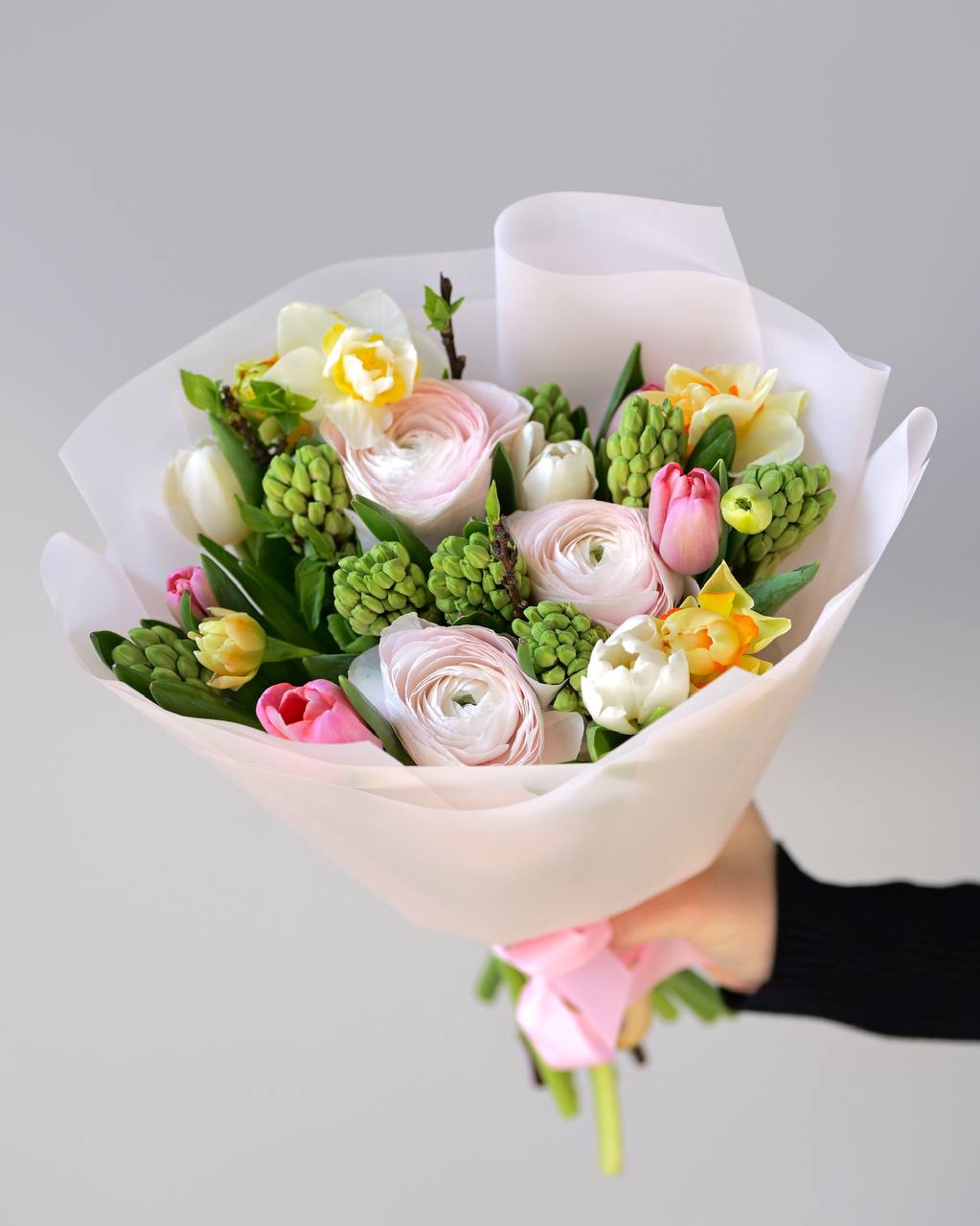 
                  
                    Букет весенних цветов
                  
                