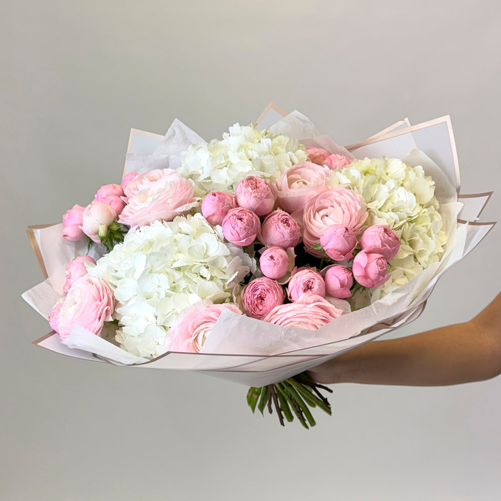 kytice praha flowers prague bouquet ranunculus hydrangea