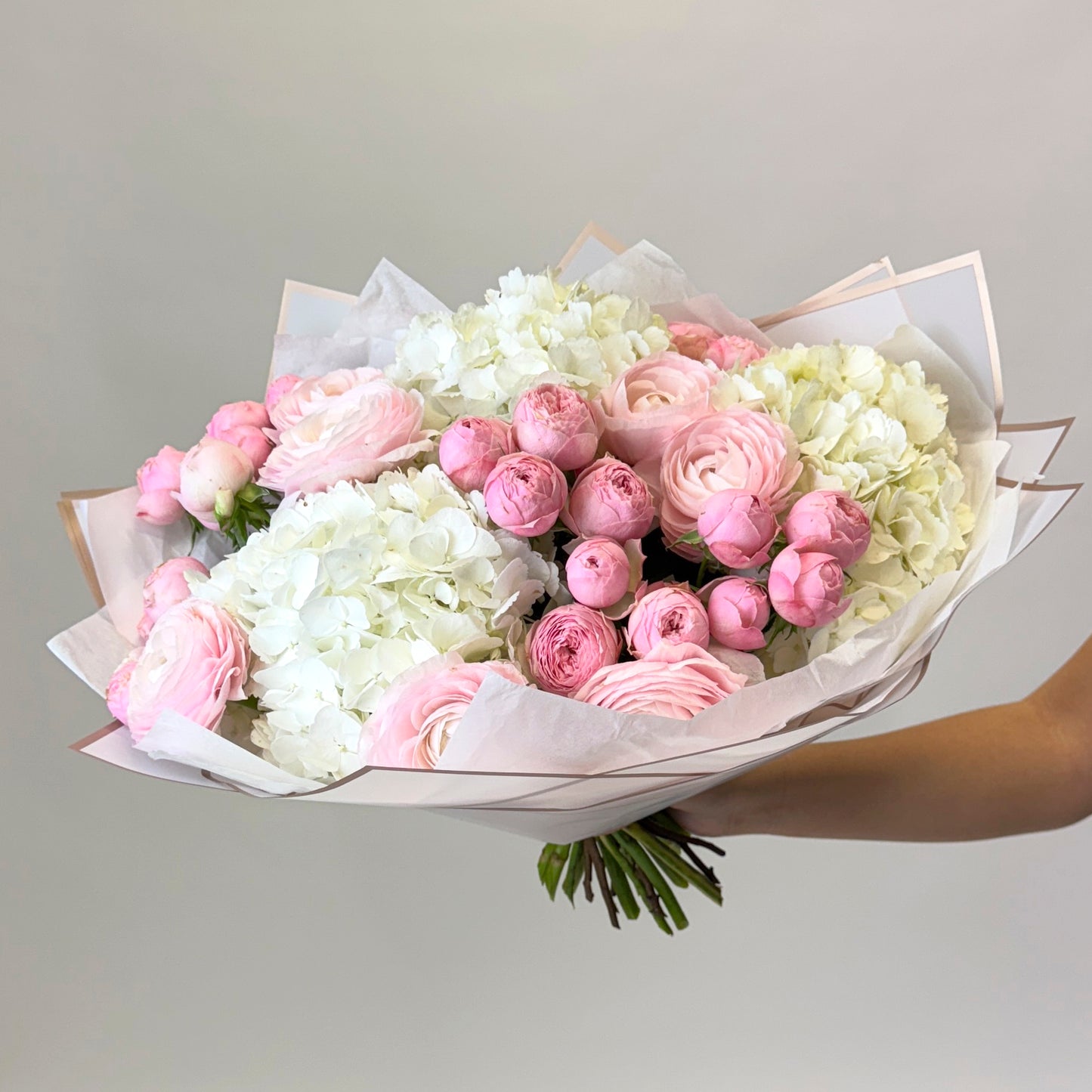kytice praha flowers prague bouquet ranunculus hydrangea