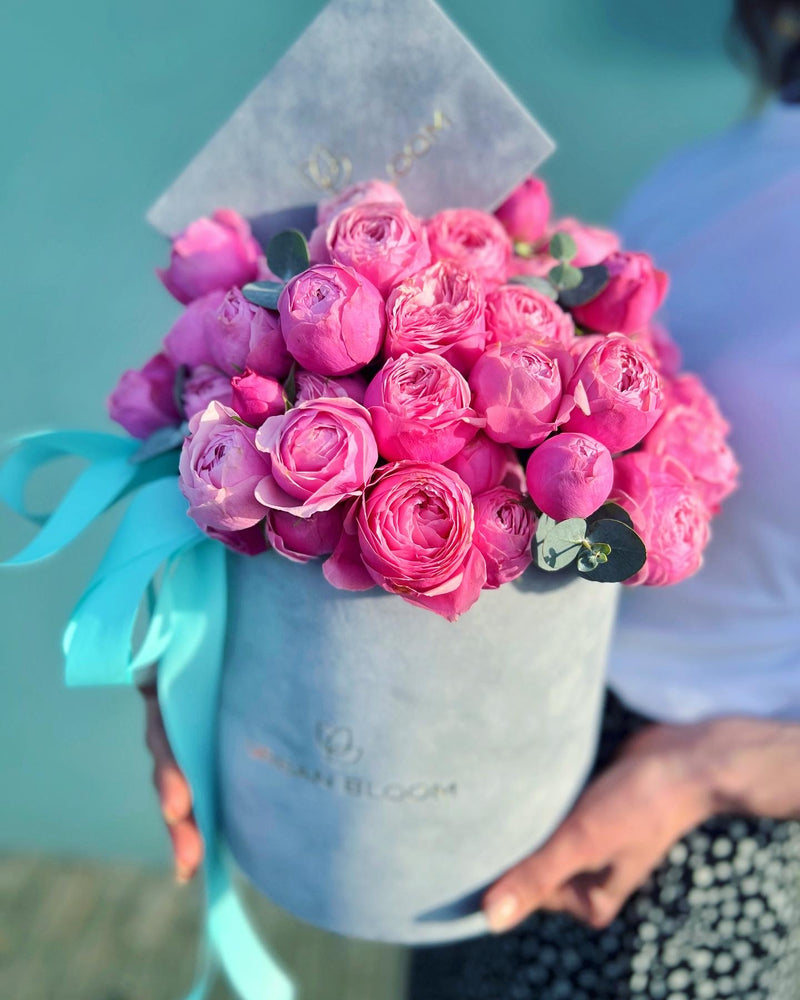 
                  
                    Pink roses in velvet box
                  
                