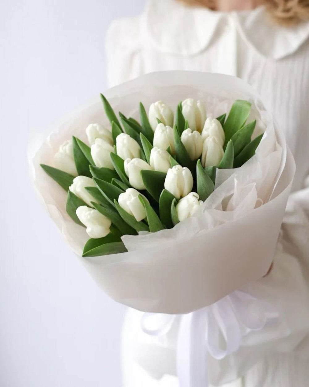 Elegantní kytice bílých tulipánů