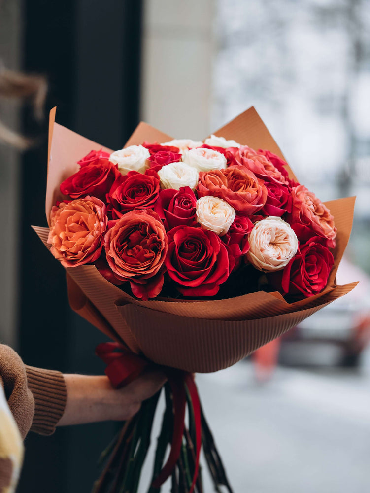 
                  
                    Colorful mix of roses and peony roses "Berries and Cream"
                  
                