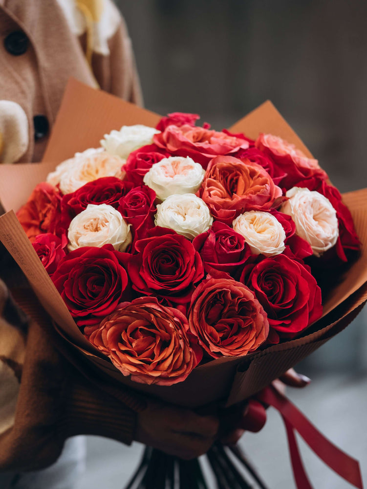 
                  
                    Colorful mix of roses and peony roses "Berries and Cream"
                  
                