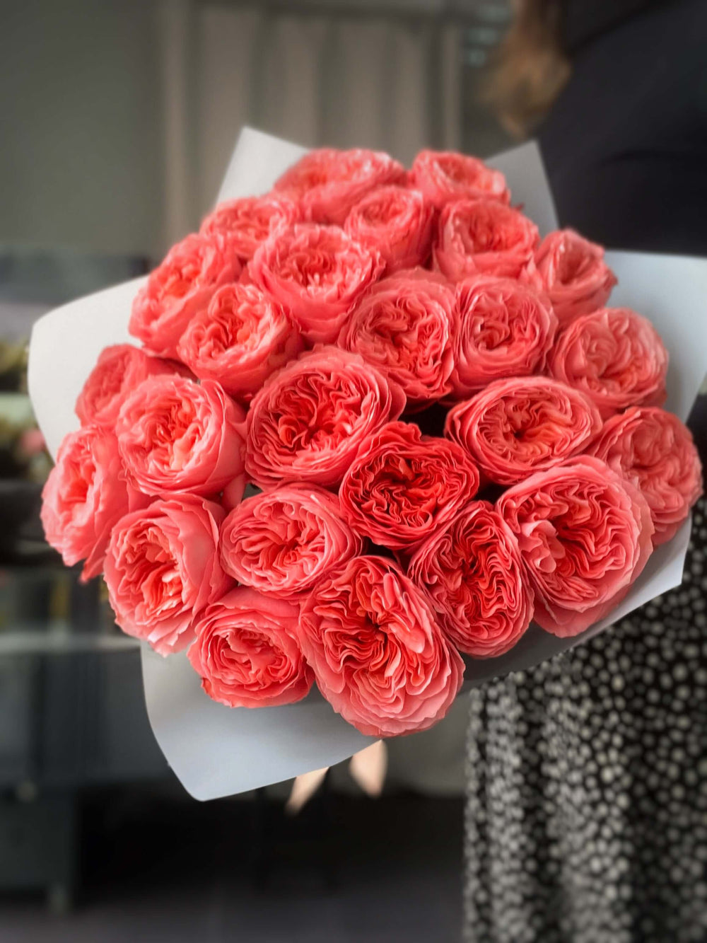 Бетперде киген латекстегі сексуалды қыздар